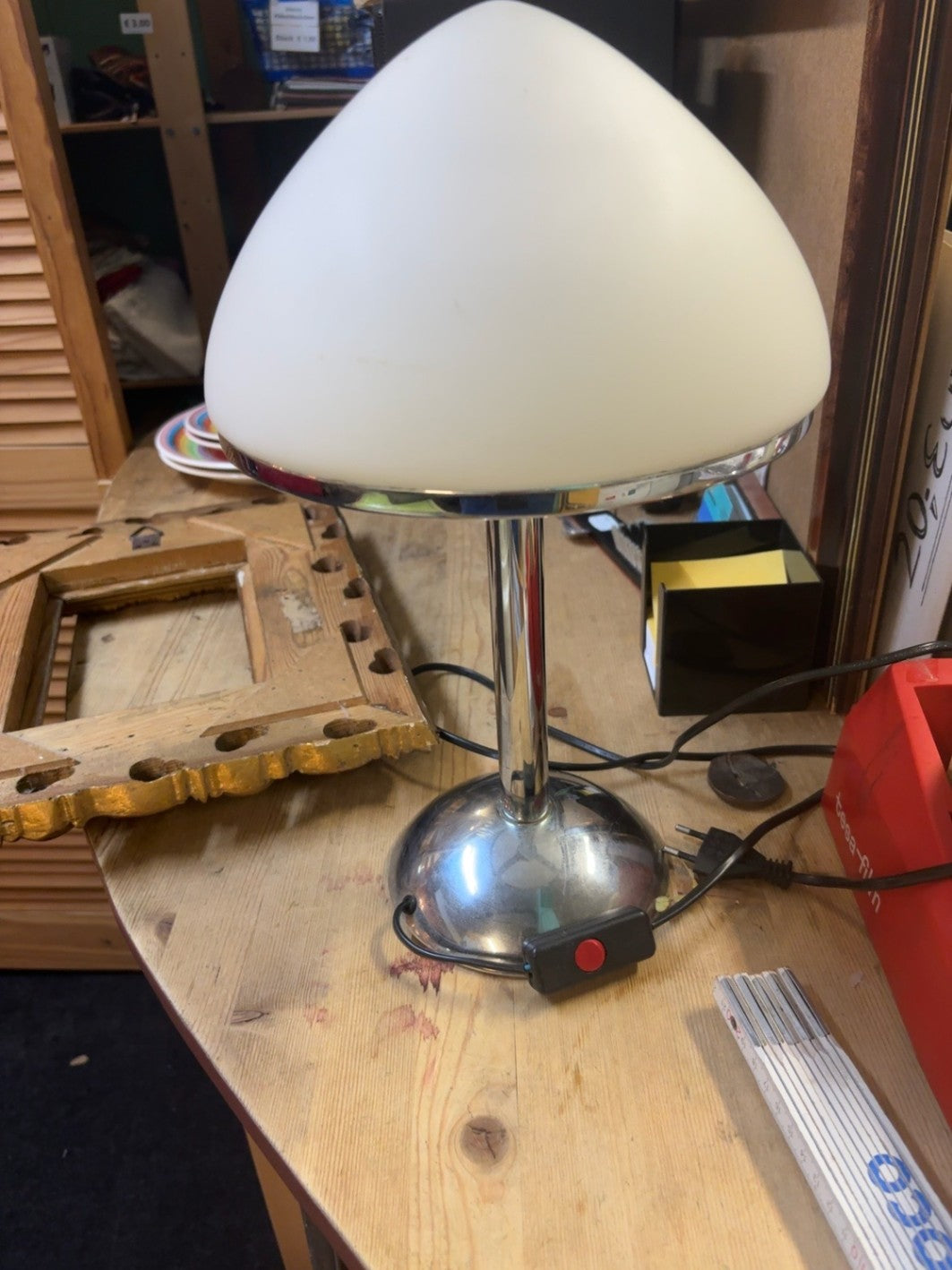 Vintage Tischlampe Chrom mit Opalglas-Schirm ca. 40 cm