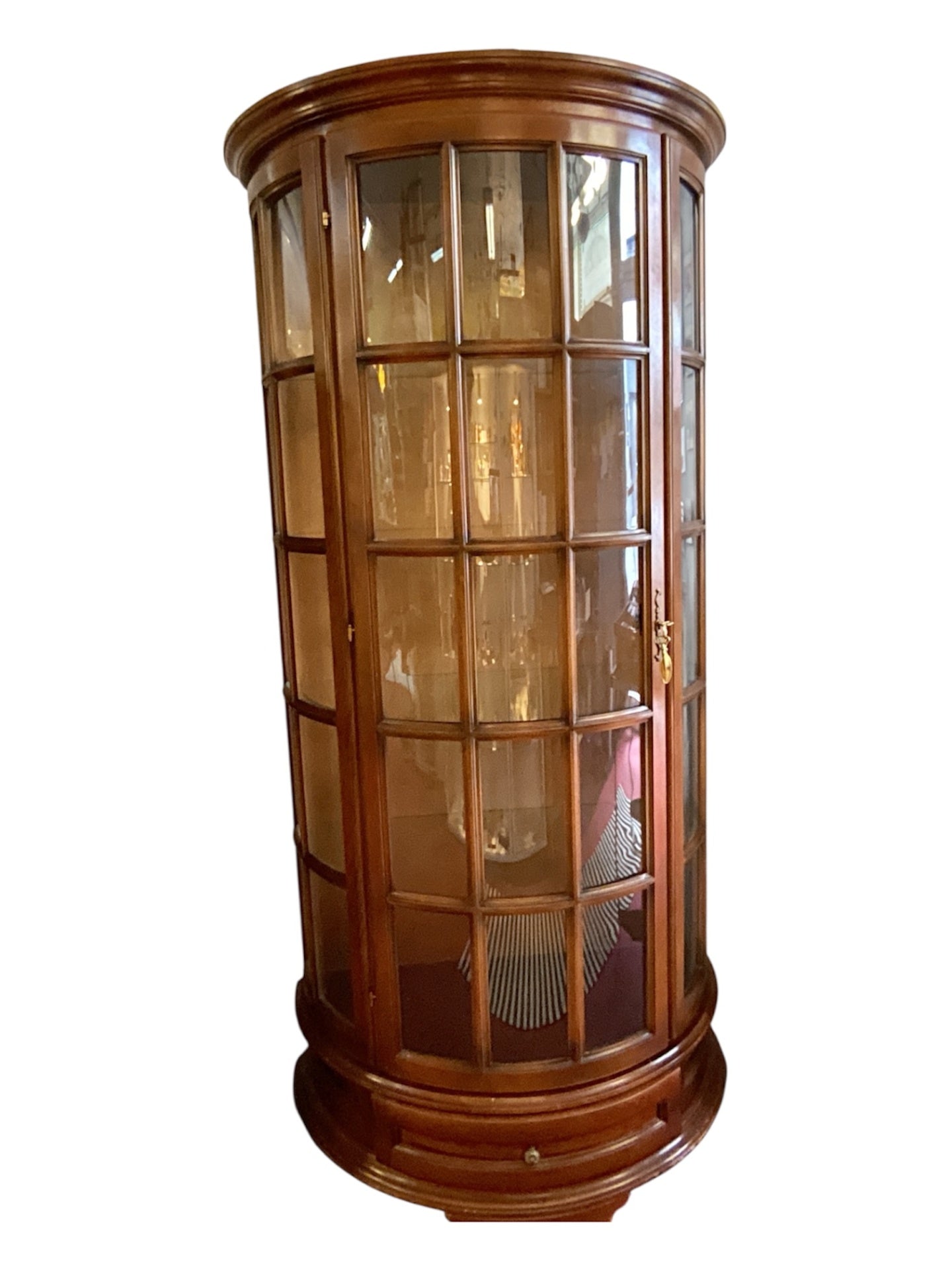 Vitrinenschrank Massivholz mit gebogener Glasfront