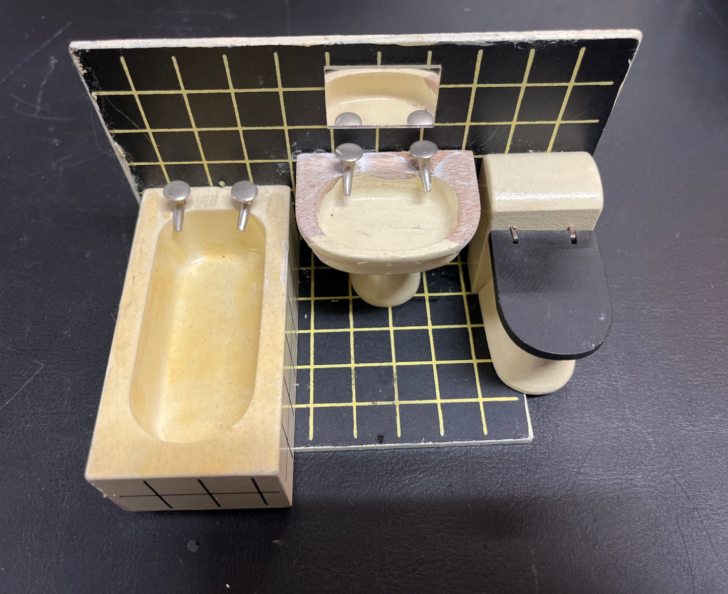 Puppenstuben Badezimmer mit Badewanne Waschbecken WC ca. 14 cm
