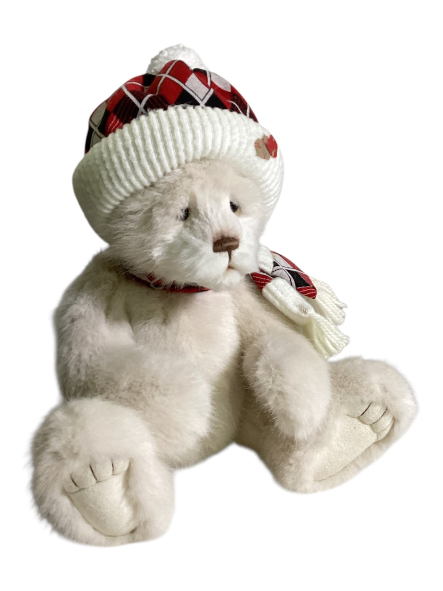 Weißer Teddybär mit Mütze und Schal