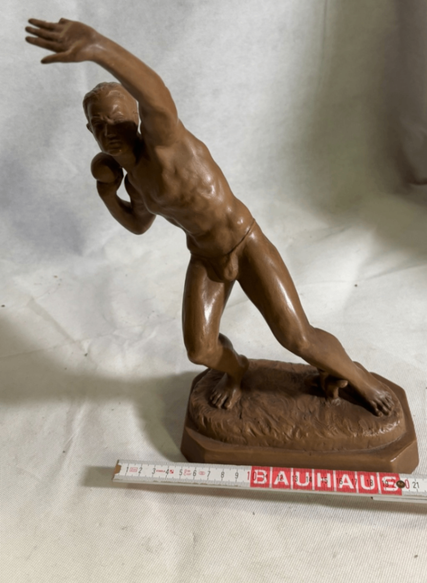 Goldscheider Keramikfigur „Kugelstoßer“ Modell 8697 ca. 35 cm