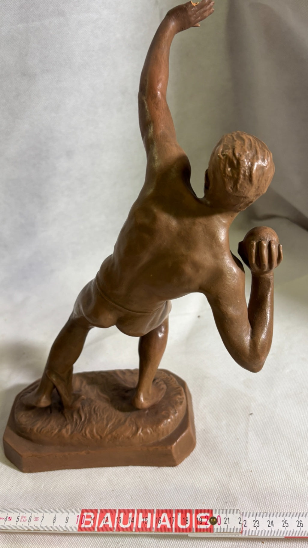 Goldscheider Keramikfigur „Kugelstoßer“ Modell 8697 ca. 35 cm