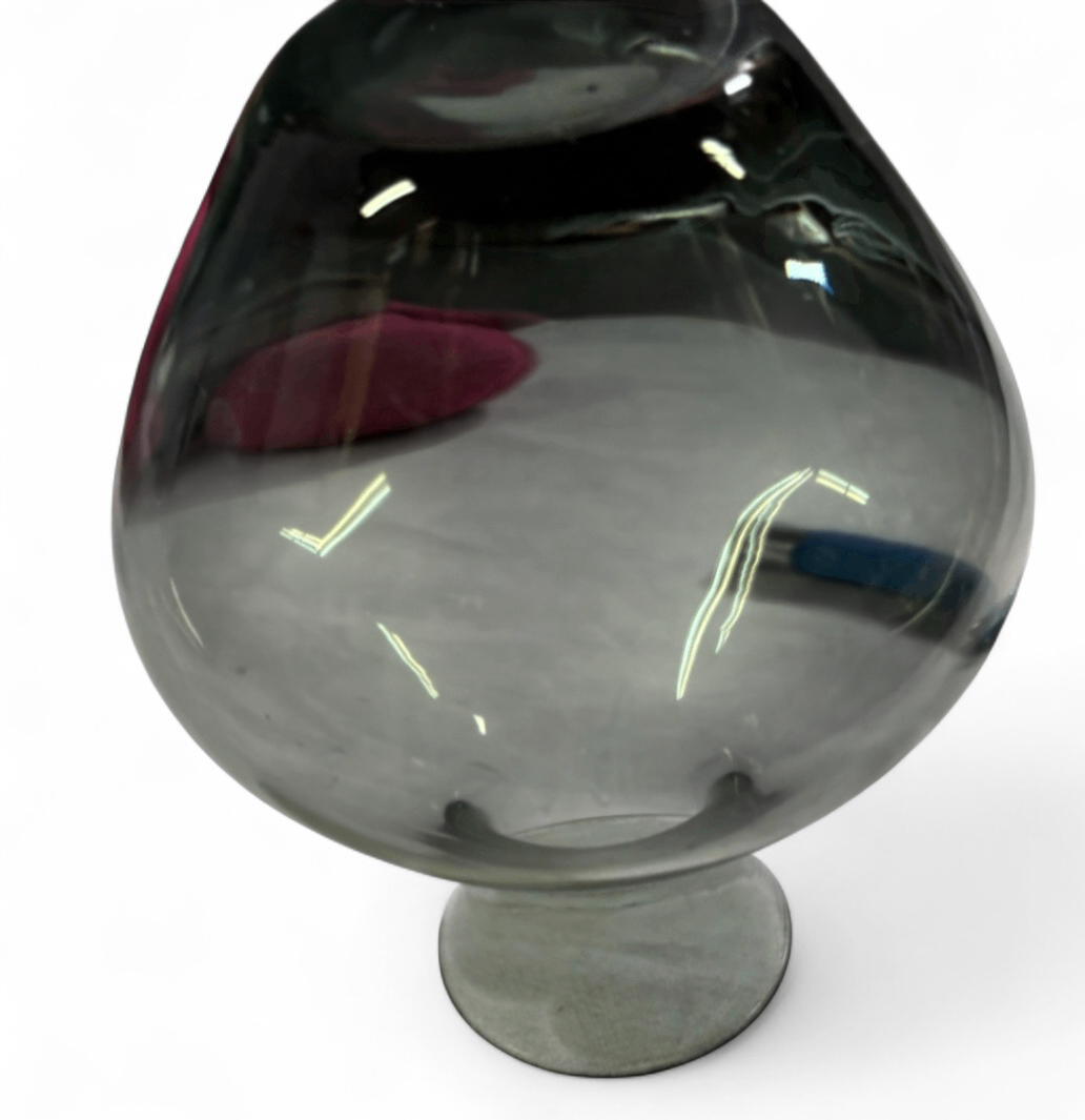 Kleine Rauchglas Vase Kugelform auf Fuß Vintage