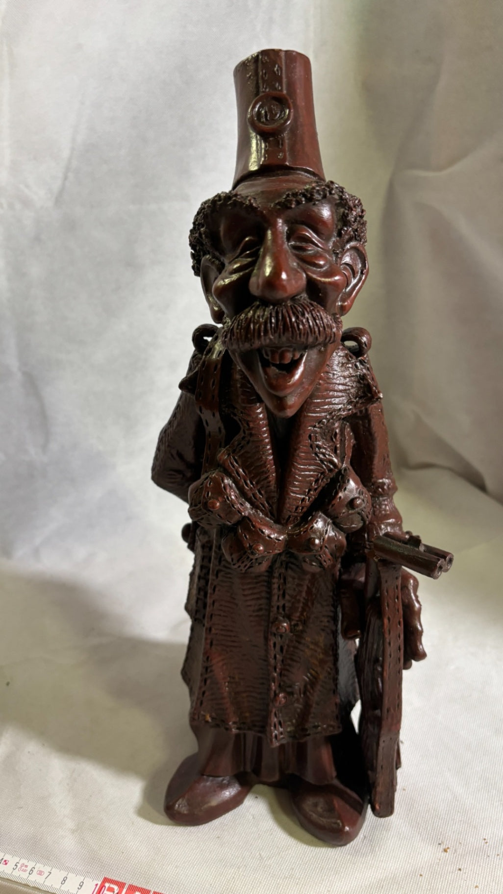 Große Mann mit Gewehr (beschädigt) Jagdfigur ca. 42 cm Material unbekannt