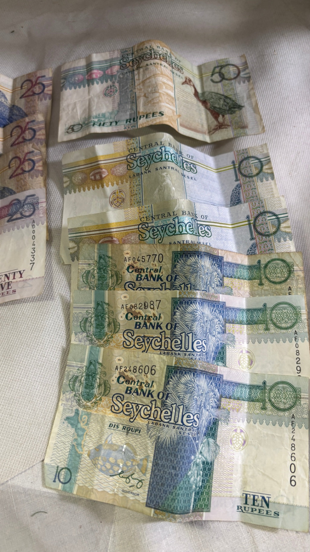 Seychellen 200 Rupien 10 Banknoten 10 25 50 Rupees Geldscheine Sammlung