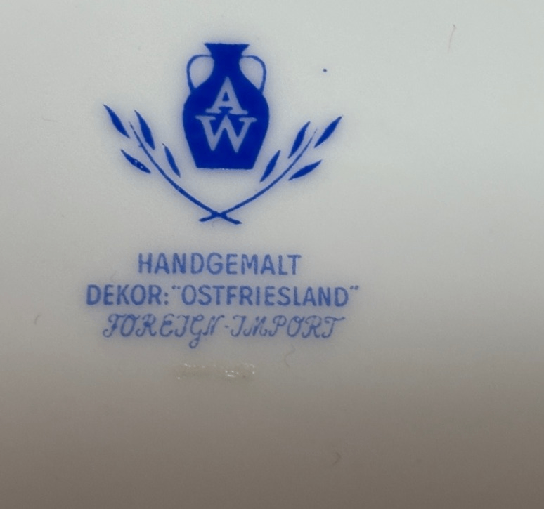 August Warnecke Ostfriesland – handgemaltes Teeservice – 39 Teile / 12 Personen