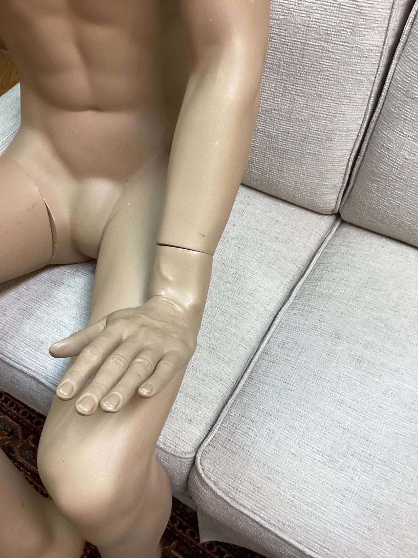Lebensgroße Schaufensterpuppe Mann – sitzende Ausführung