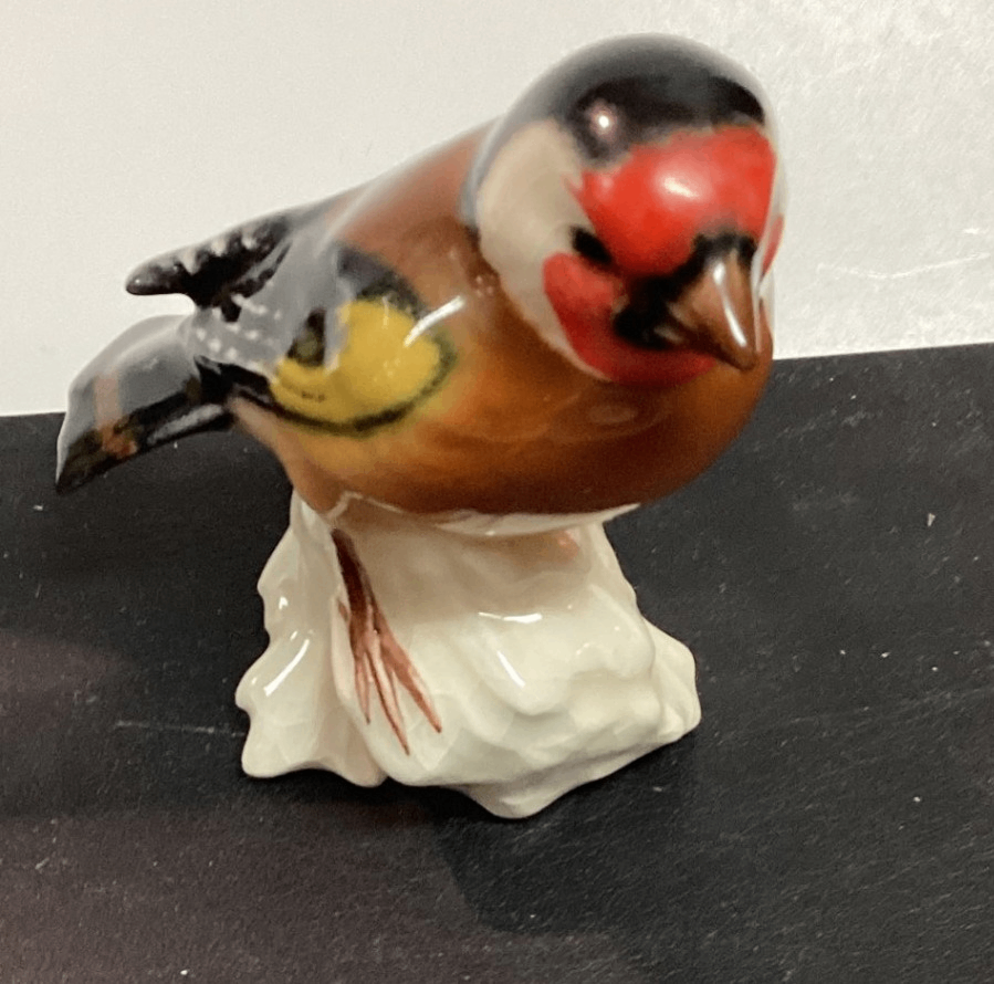 Goebel Porzellanfigur Stieglitz – Vogel auf Ast
