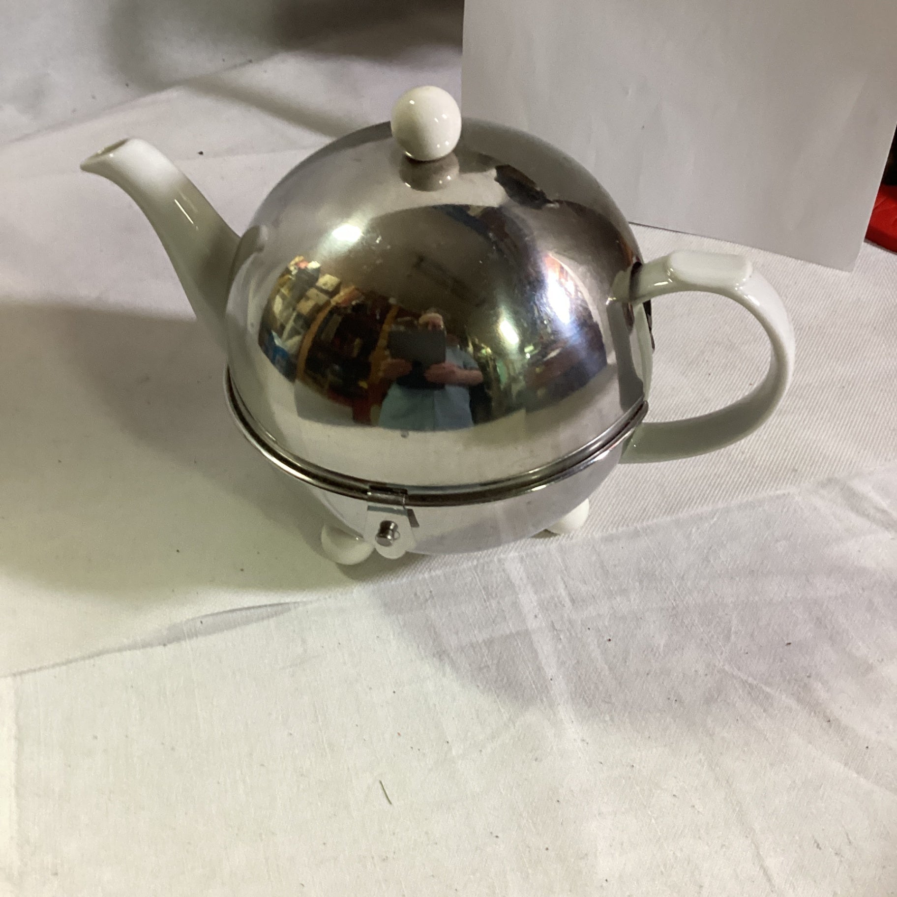Porzellan-Teekanne mit Isolierhaube