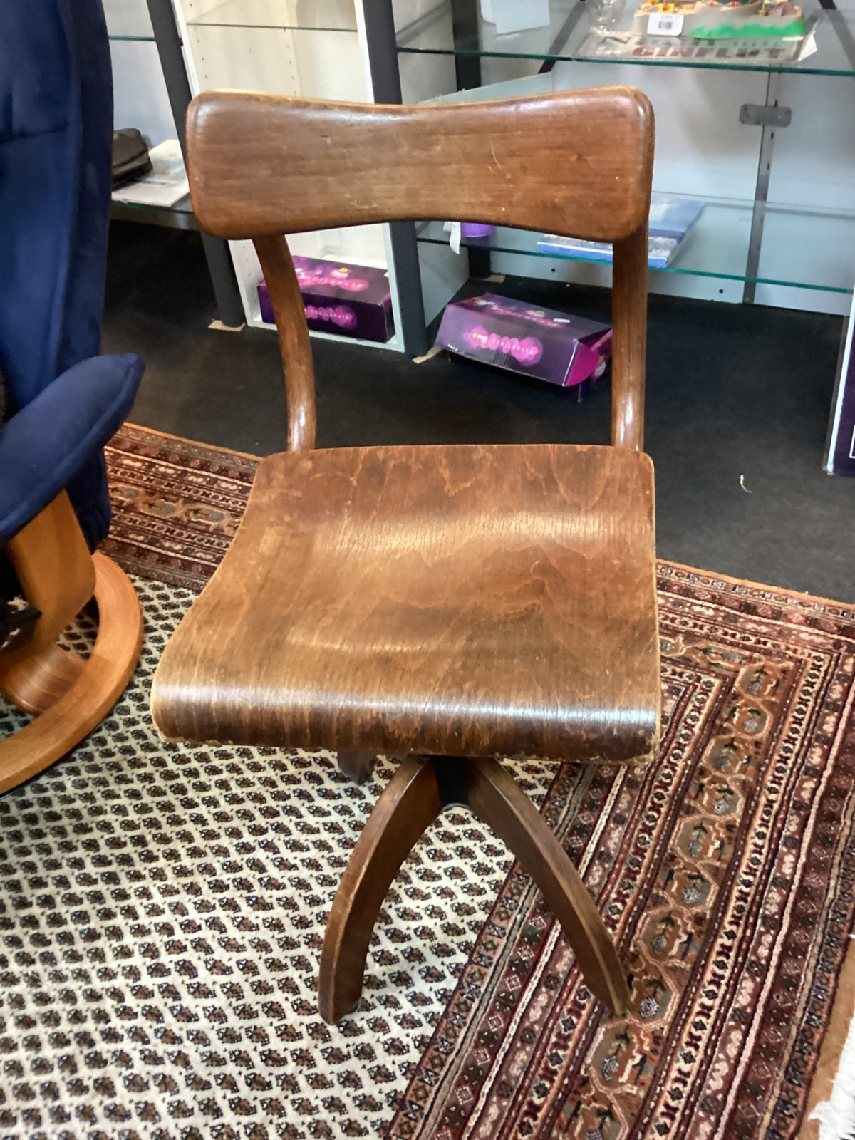 Vintage Bürostuhl aus Holz – Drehstuhl mit Rollen