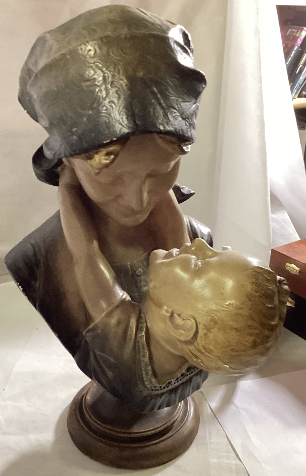 Große Vintage-Figur „Mutter mit Kind“