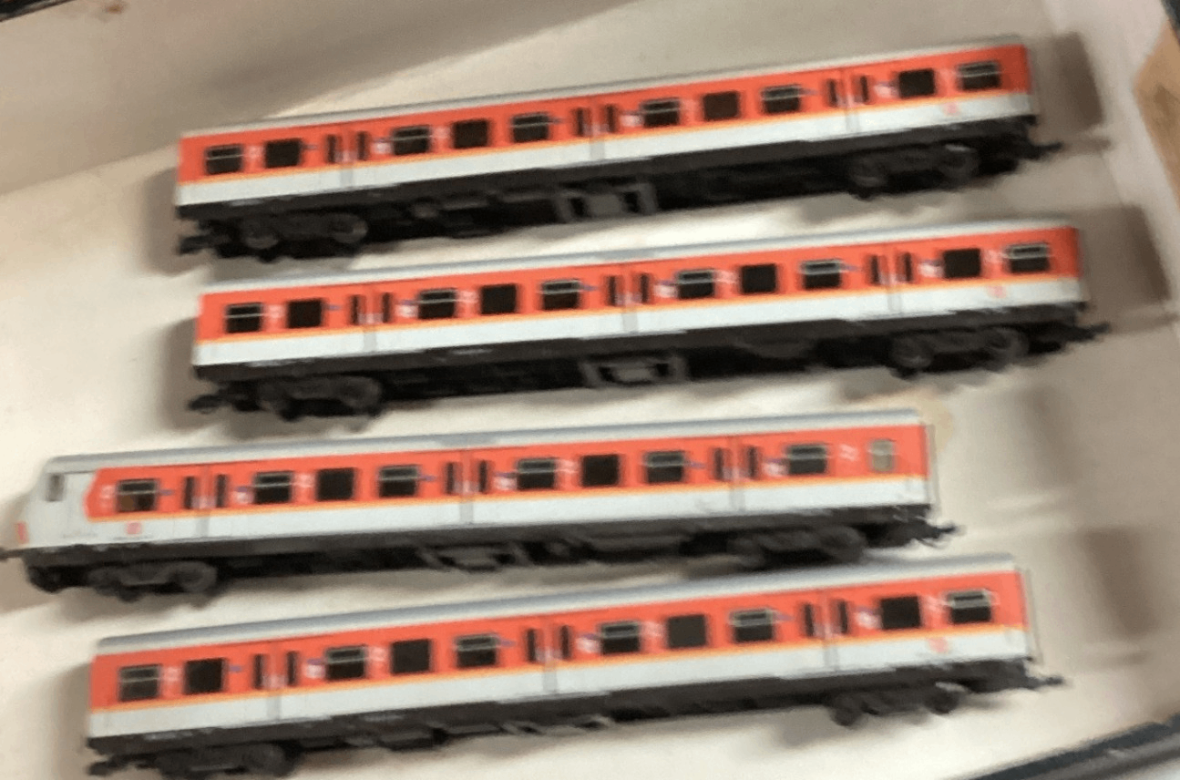 Roco H0 – 4 DB S-Bahn-Personenwagen orange-grau ohne Kupplungen