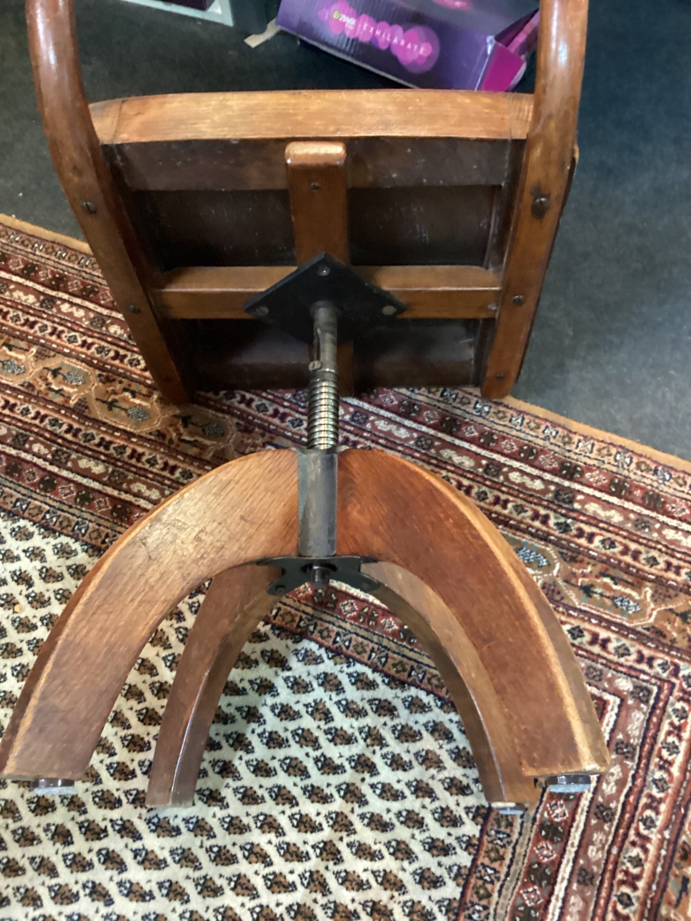 Vintage Bürostuhl aus Holz – Drehstuhl mit Rollen