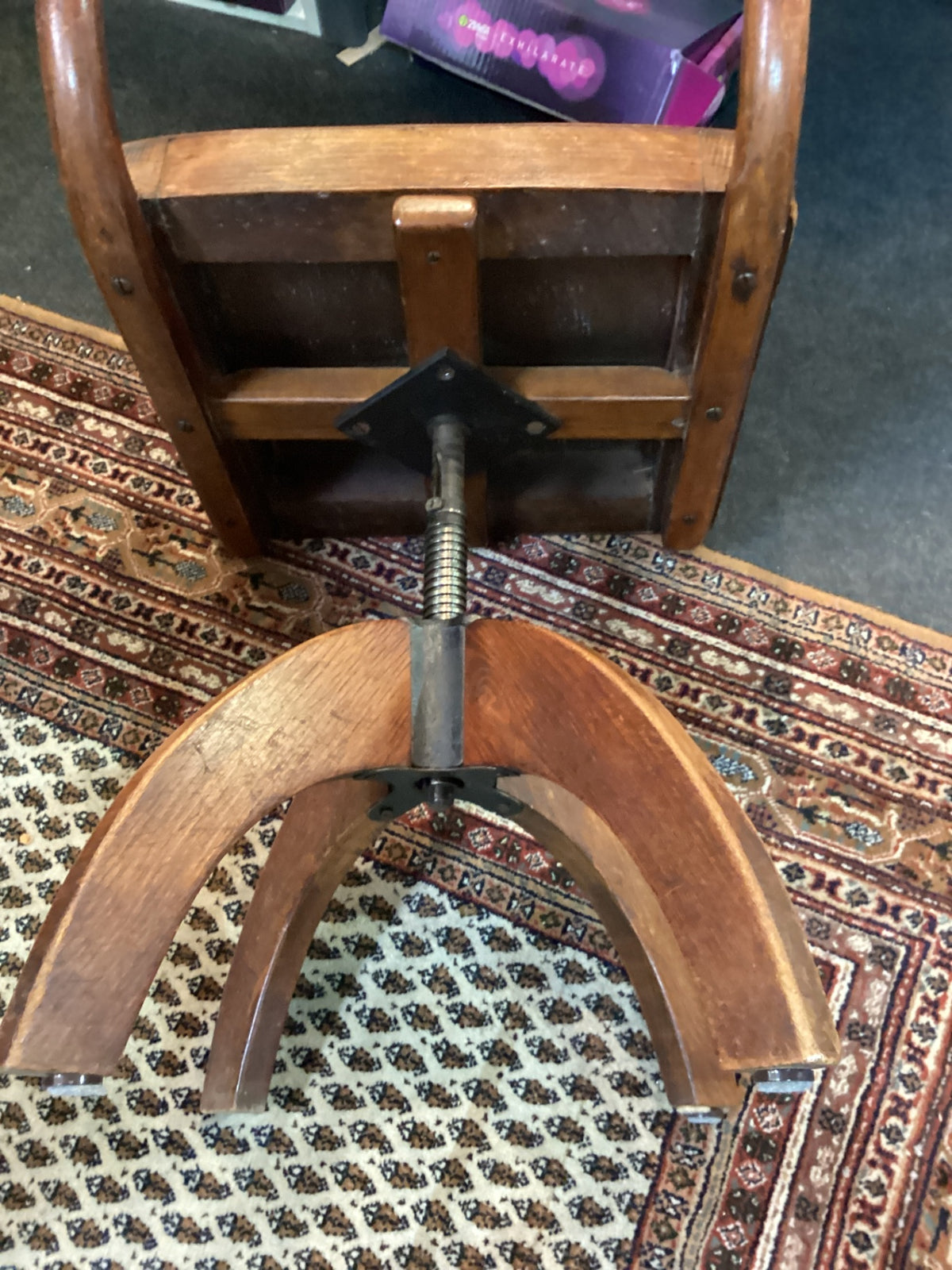 Vintage Bürostuhl aus Holz – Drehstuhl mit Rollen