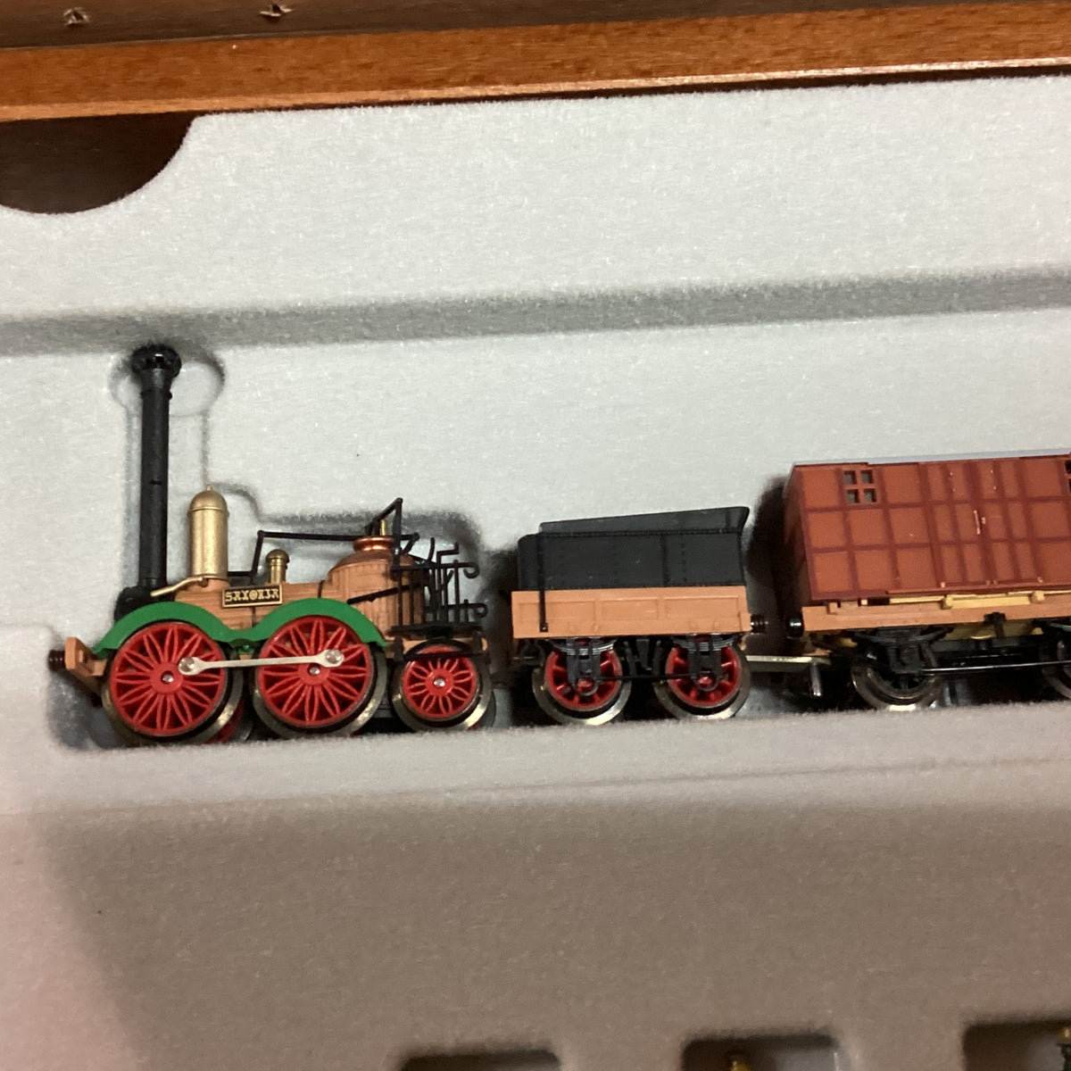 Minitrix 11074 „Saxonia“ Spur N in Holzkassette – ohne Funktion