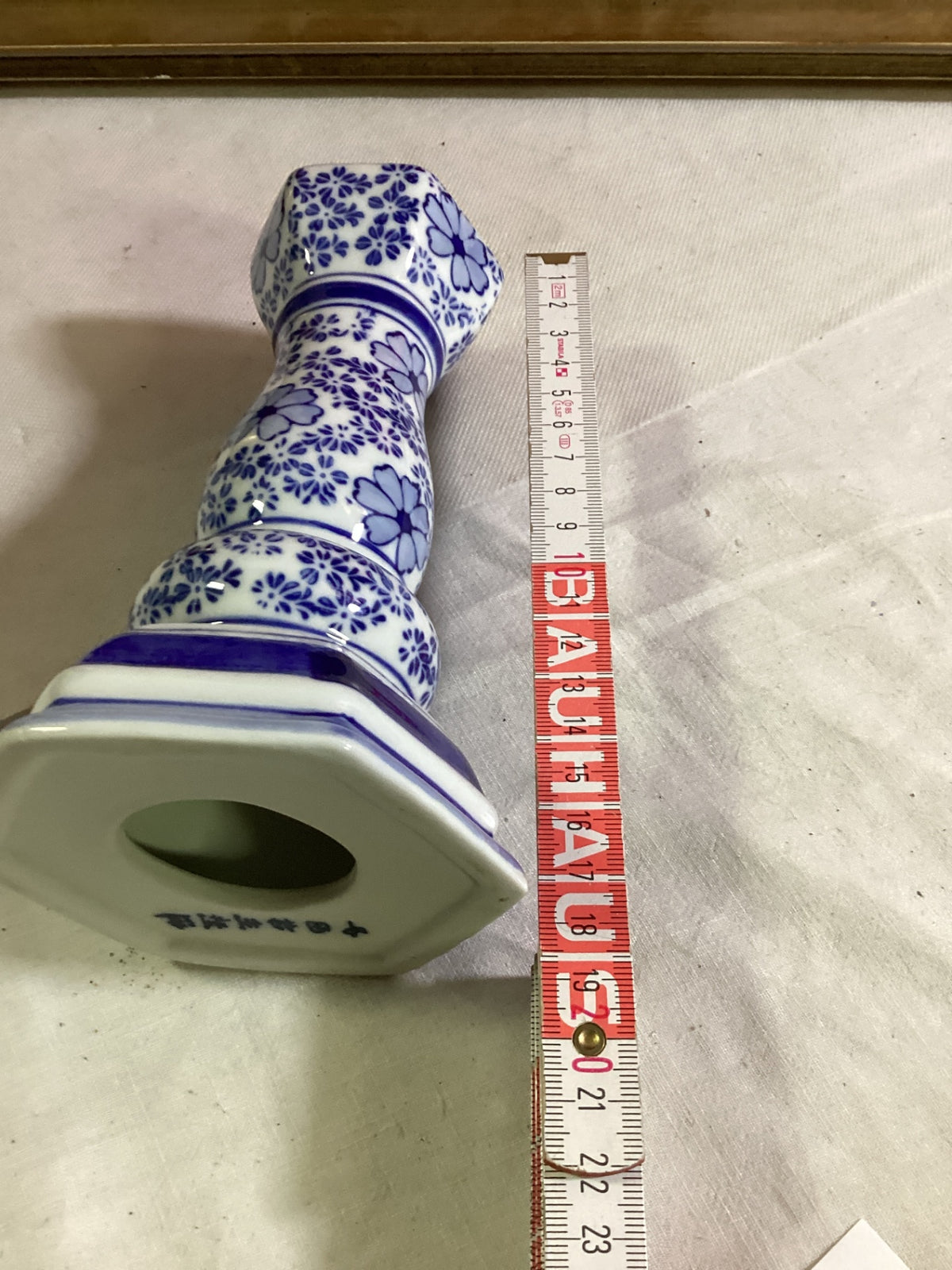 Chinesischer Porzellan-Kerzenständer Blau-Weiß – Blumenmotiv – ca. 18 cm