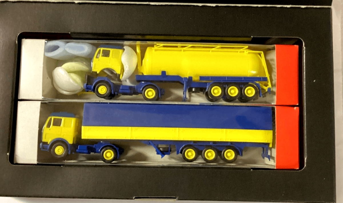 Albedo 2 LKW Modelle gelb blau in STUTE Box Fahrerhaus separat 1:87