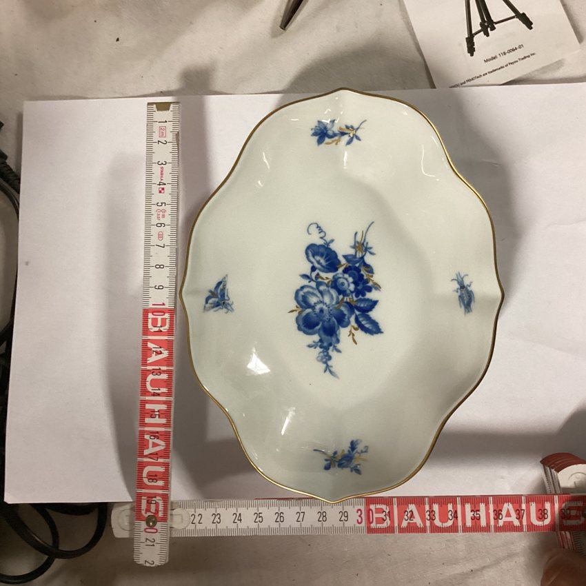 Meissen Aquatinta Porzellanschale – blaue Blüten Goldrand