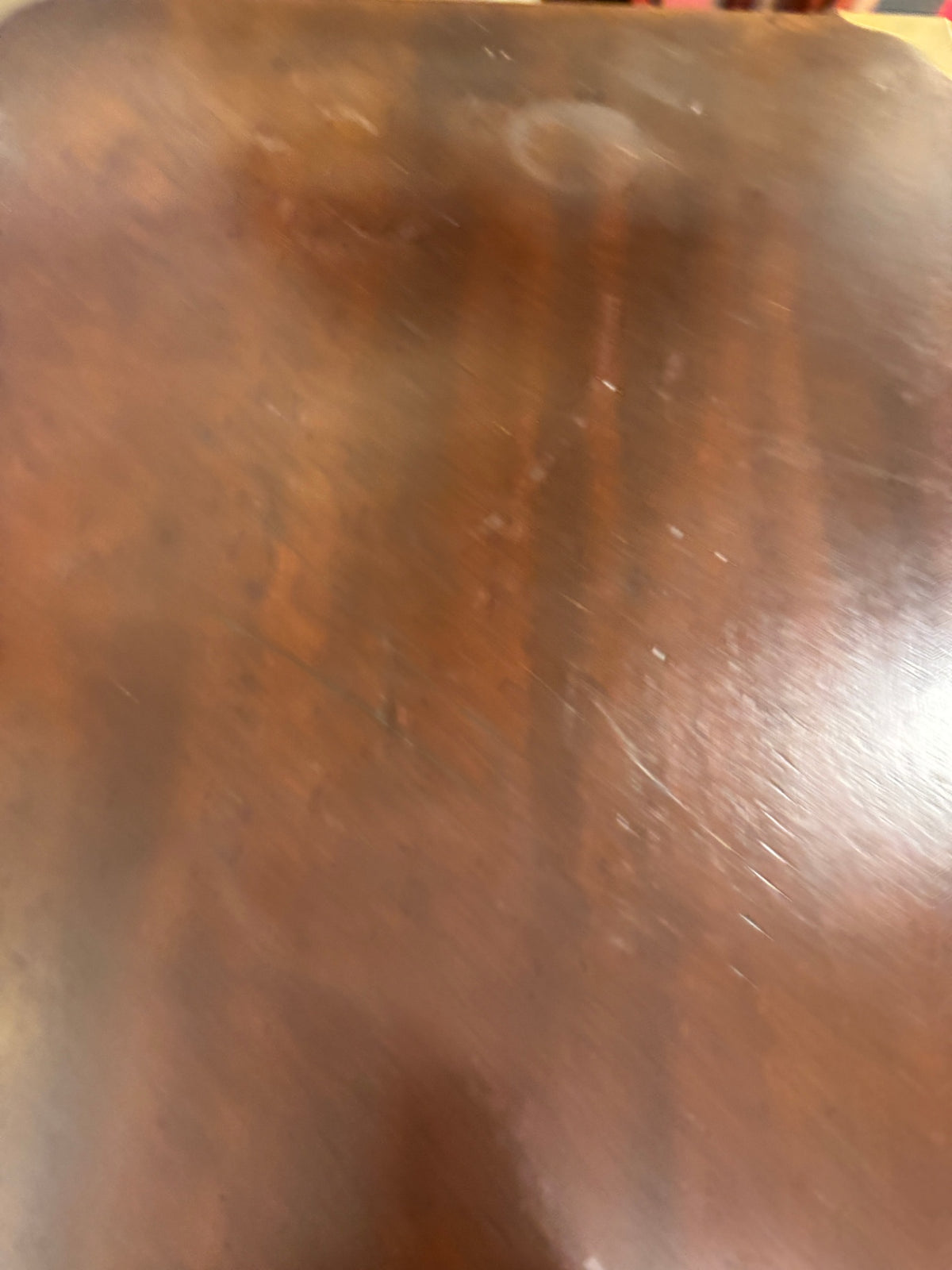 Tisch mit Rollen England aus dunklem Holz mit Klappseiten, Schublade und Metallbeschlägen