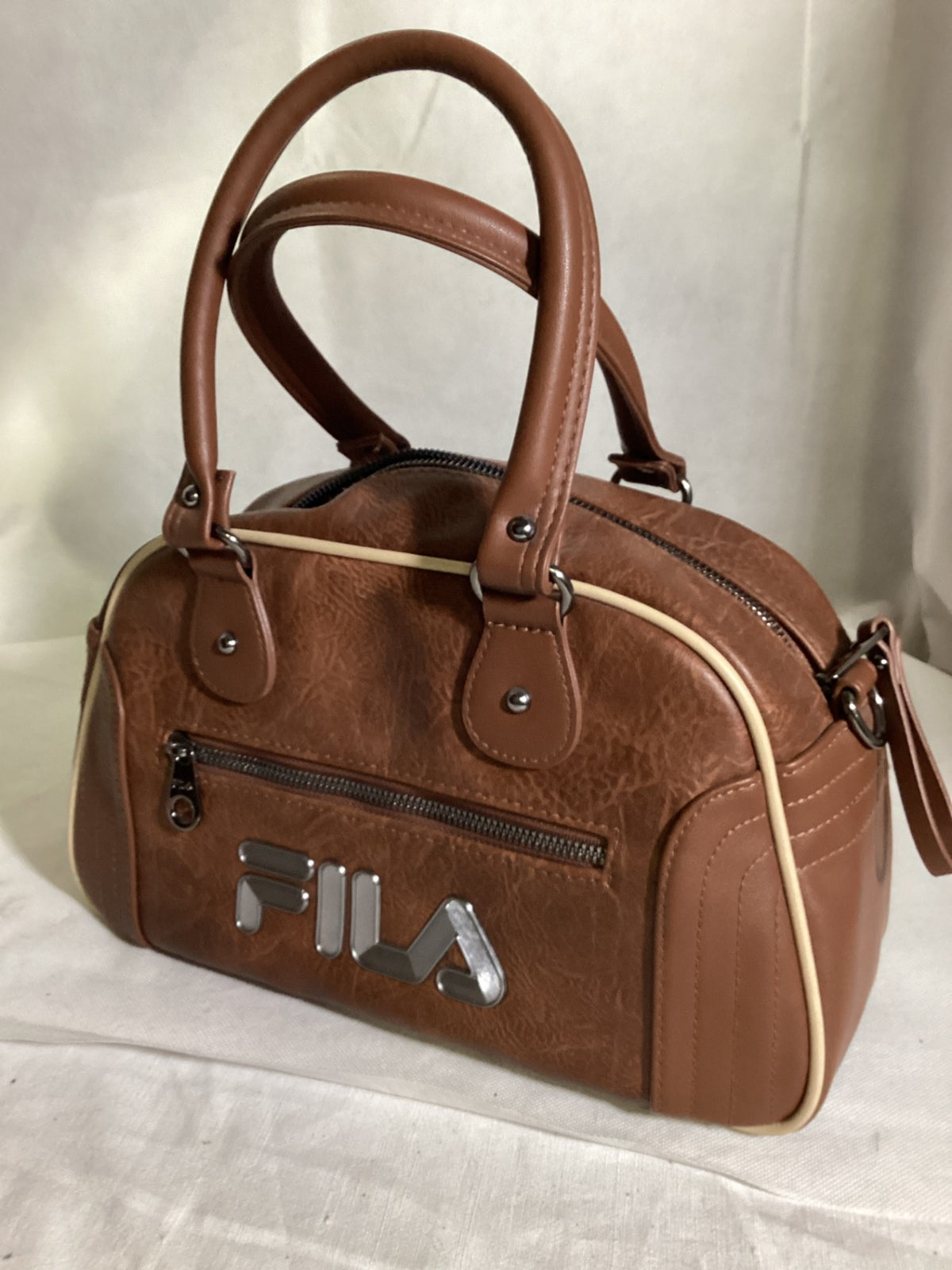 FILA Handtasche braun Bowling Bag mit Schultergurt und Reißverschluss