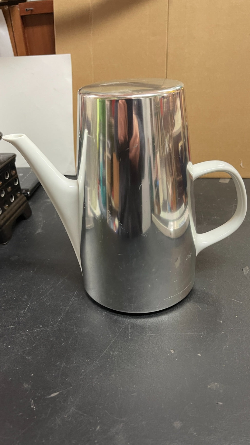 Kaffeekanne Porzellan weiß mit abnehmbarem silberfarbenem Warmhaltemantel