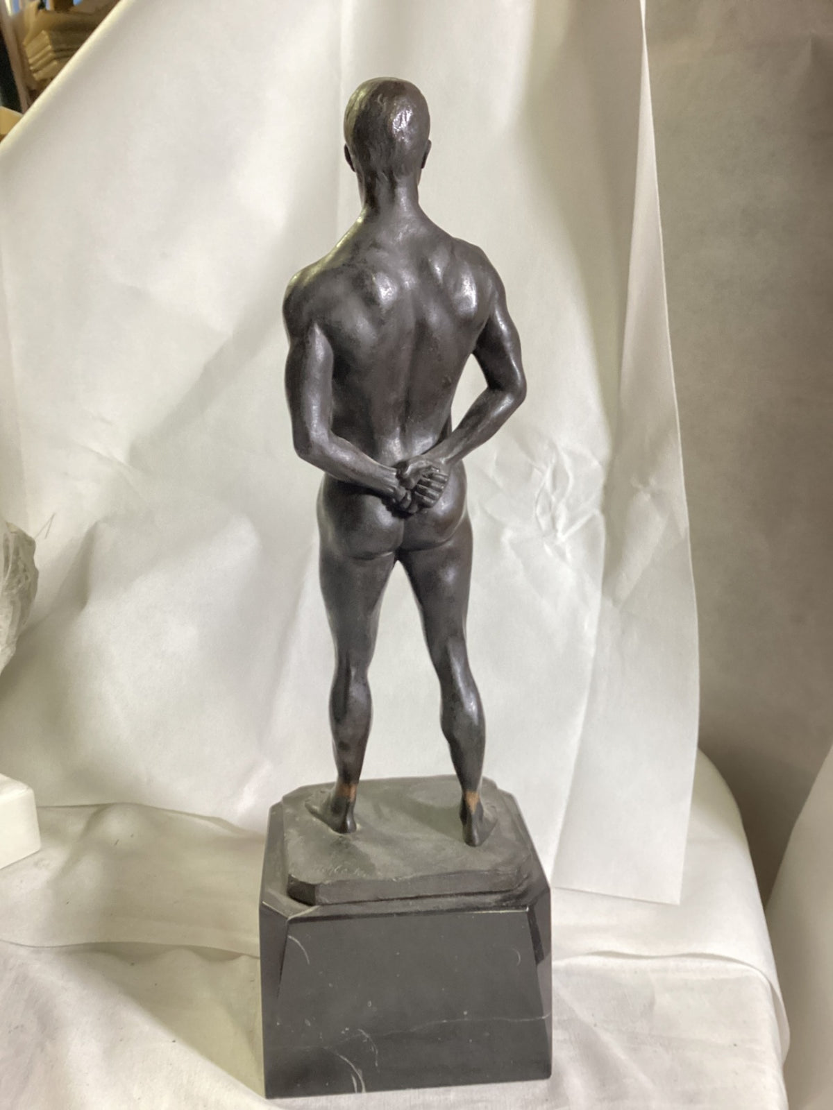 Paul Aichele – stehender männlicher Akt, Bronze signiert, ca. 45 cm