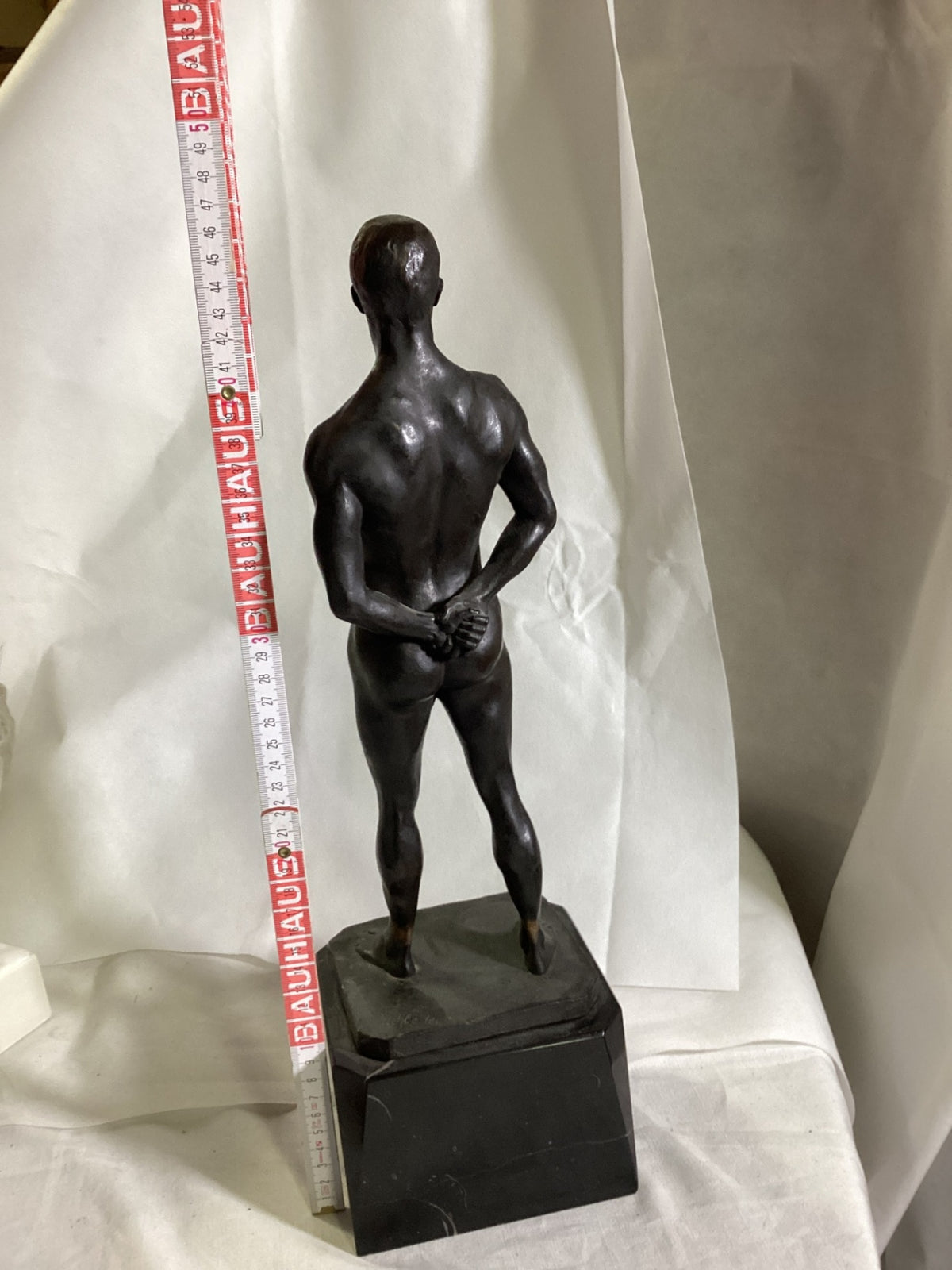 Paul Aichele – stehender männlicher Akt, Bronze signiert, ca. 45 cm