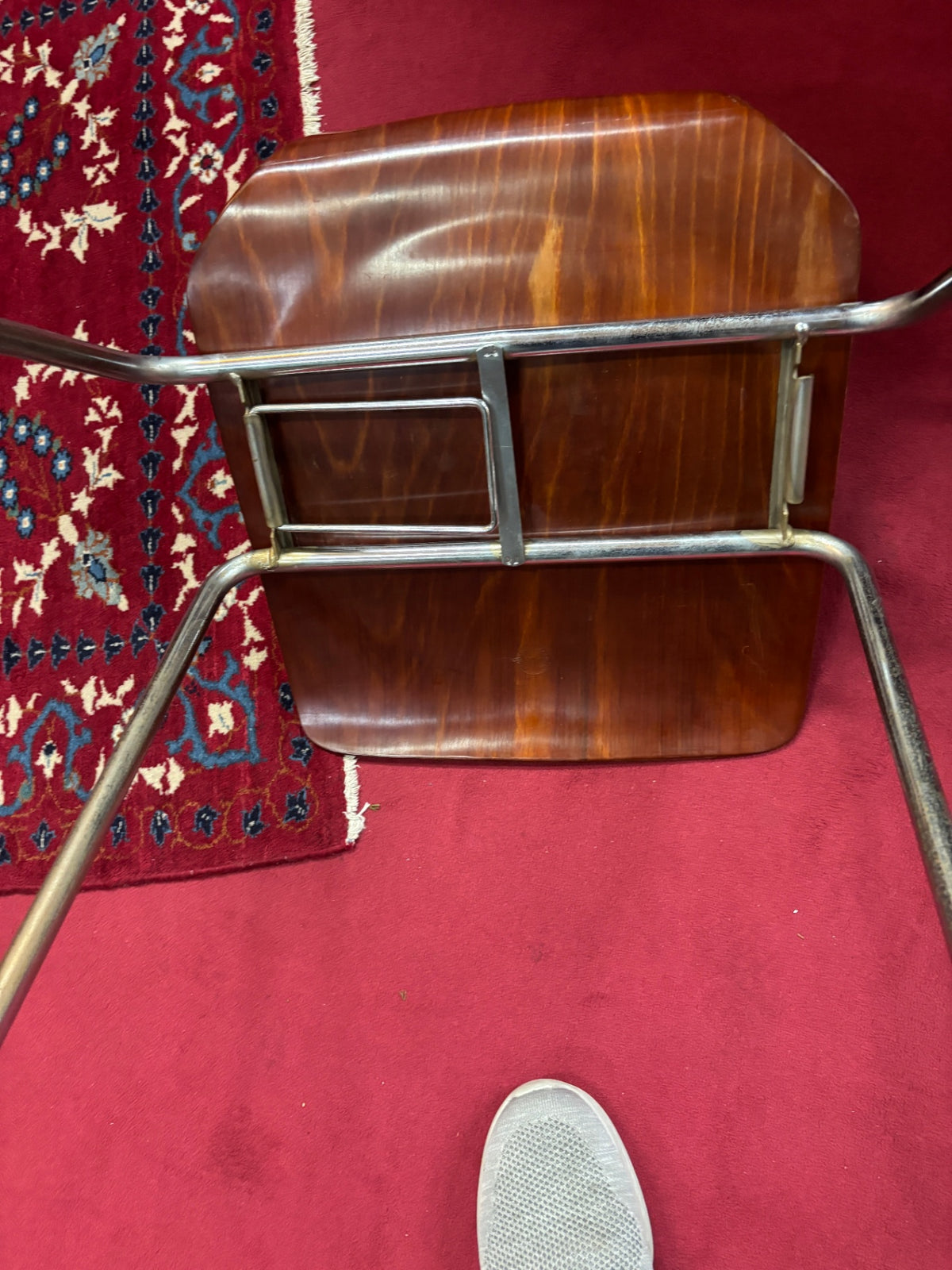 Thonet Stapelstuhl Holz Chrom – reihenverbindbar – 8 Stück vorhanden