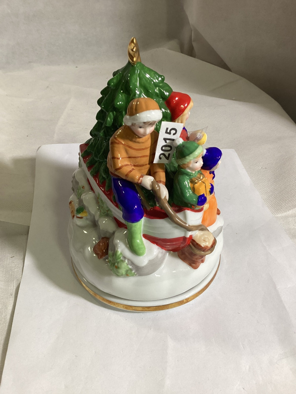 Hutschenreuther Weihnachtsspieluhr 2015 – Weihnachtsfamilie am Tannenbaum