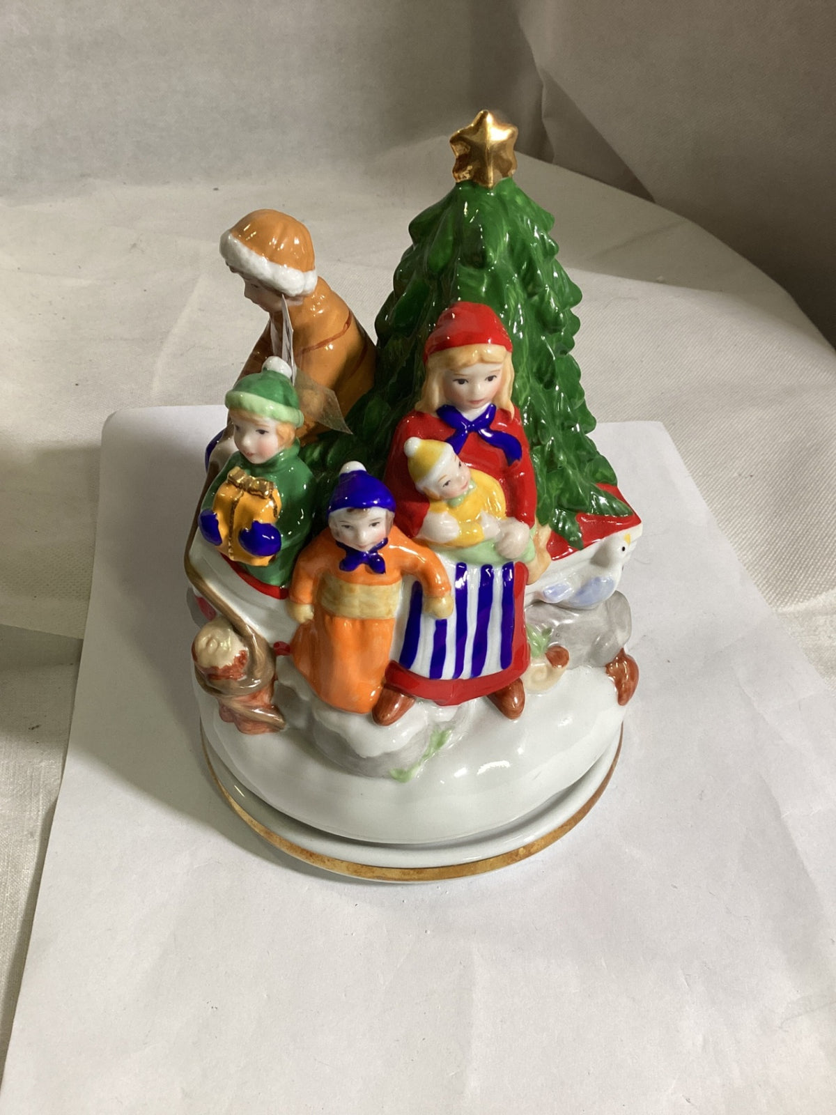 Hutschenreuther Weihnachtsspieluhr 2015 – Weihnachtsfamilie am Tannenbaum