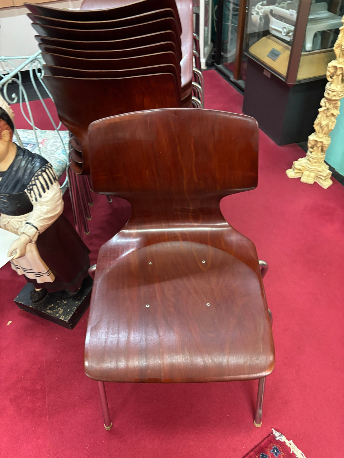 Thonet Stapelstuhl Holz Chrom – reihenverbindbar – 8 Stück vorhanden
