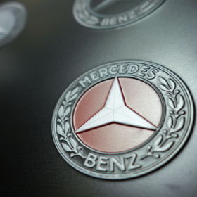 Blechdose Flach »Mercedes-Benz - Logo Evolution« (Neuware) NostalgicArt )