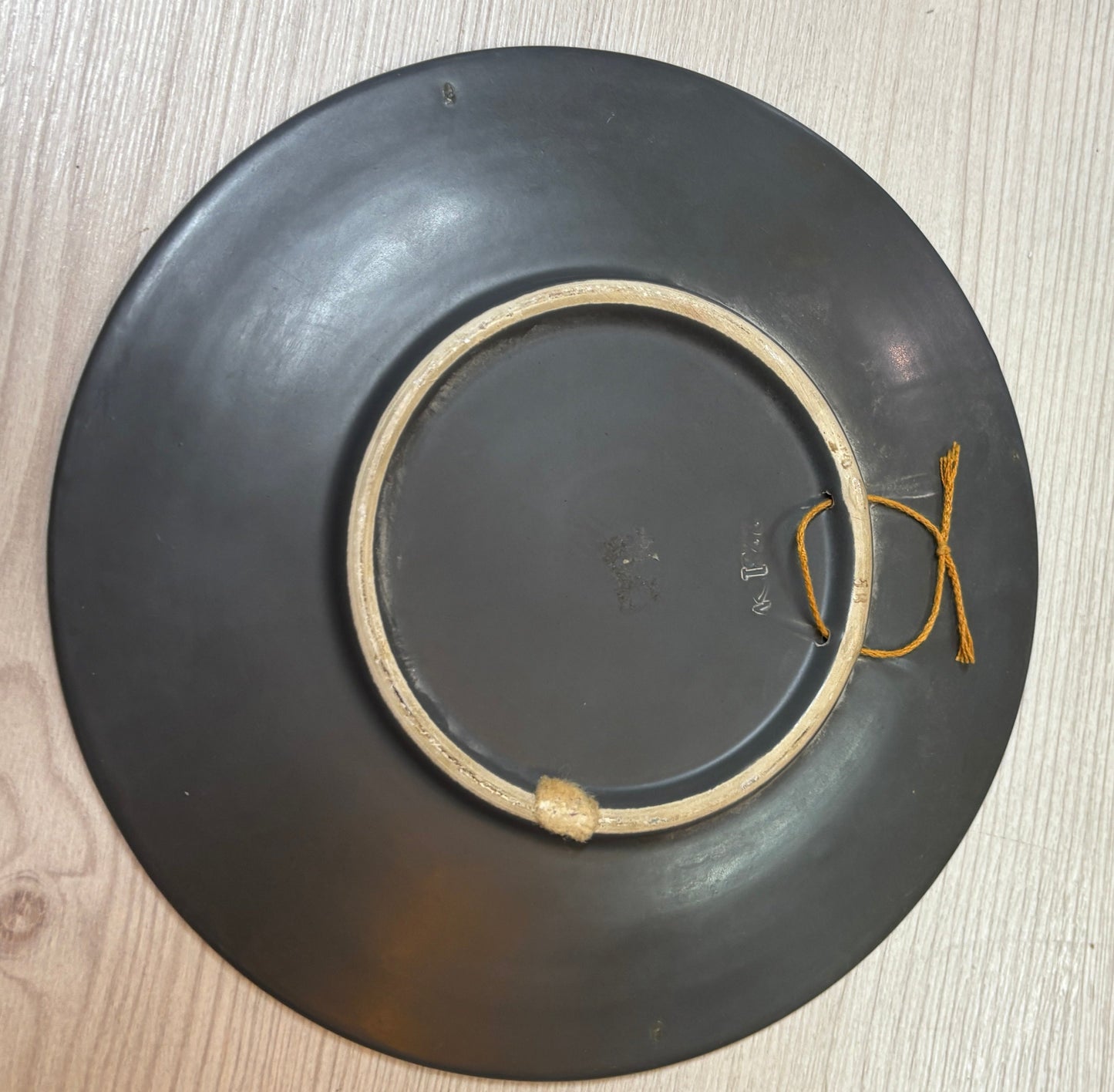Ruscha Wandteller Blumenverkäufer mit Pudel Keramik 23 cm